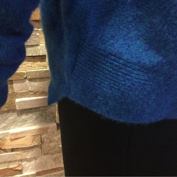 WHITE +WARREN Cashmere Sweater - Picture 5 of 11